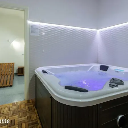 Villa Silvia con piscina e spa Appartamento